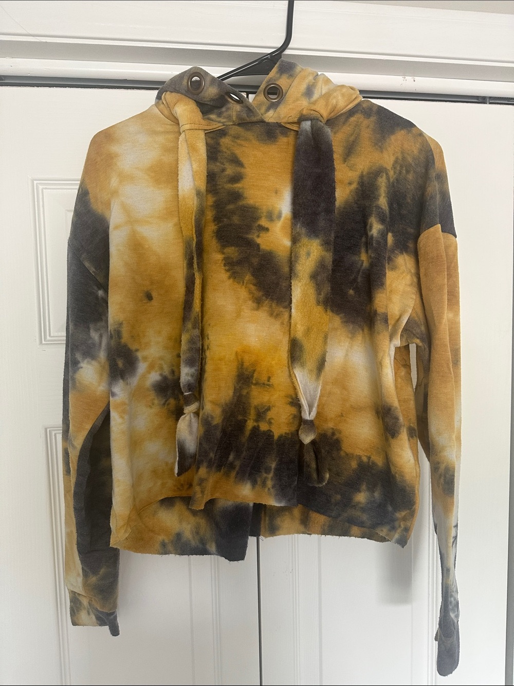 Gilded Intent Tie-Dye Cropped Hoodie in Mustard, Black & Cream